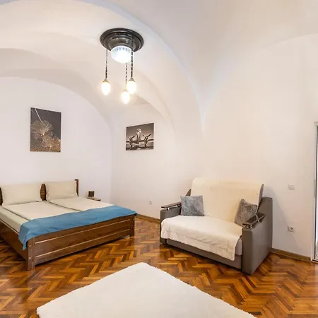 Central Studios Apartament *