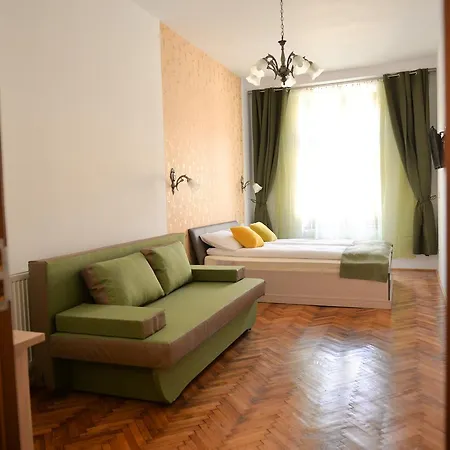 Central Studios Apartament *